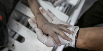 Psihiatru: Copiii din Gaza sunt traumatizați de bombardamentele israeliene. „Udă patul, le e mereu frică, au comportament agresiv”