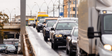 Primăria Capitalei mărește numărul polițiștilor rutieri și al delimitatoare pe traseul tramvaielor 11 și 44 în zona Podului Grant