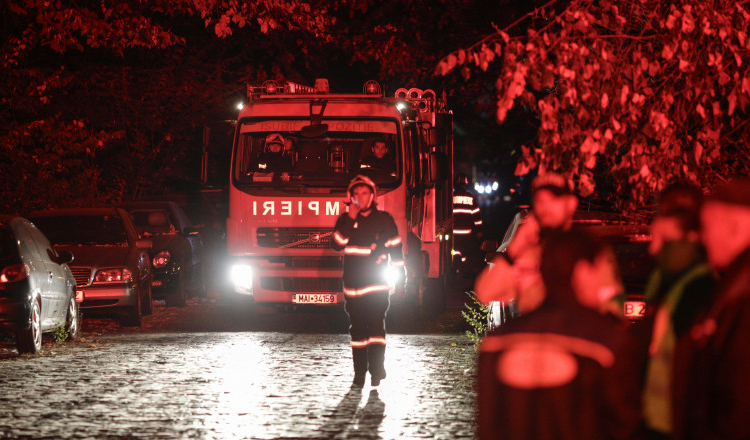 Incendiul din clădirea de lângă maternitatea Giulești a distrus probe confiscate de polițiști în anchete penale