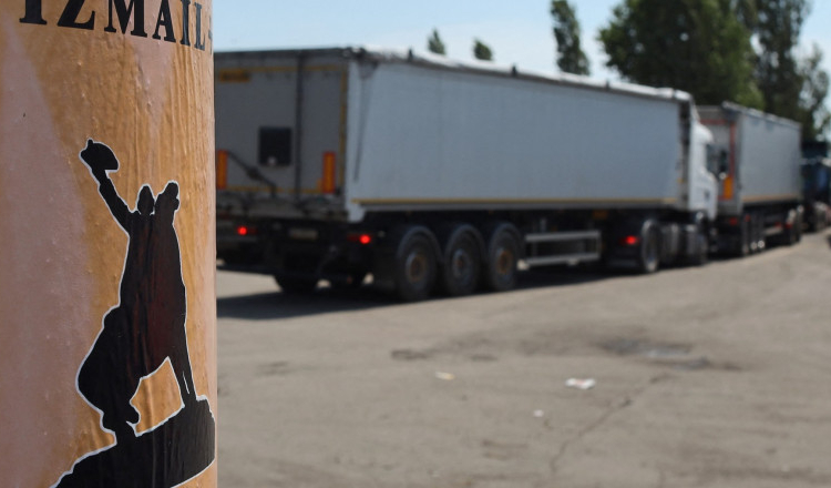 România și Ucraina au semnat un memorandum pentru asigurarea tranzitului produselor ucrainene și construcția unui pod rutier