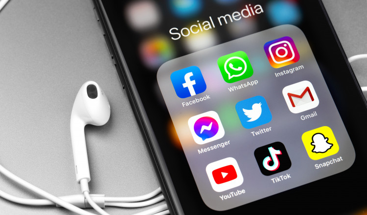 Proiect PNL: Copiii sub 16 ani nu vor mai putea folosi rețelele sociale fără acordul părinților