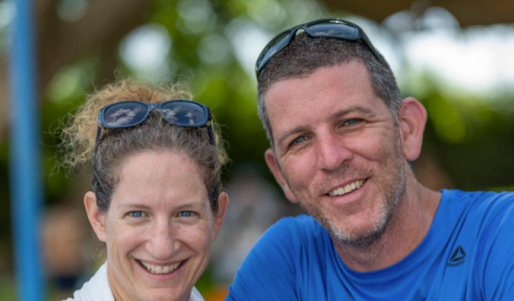 Soția românului răpit de Hamas a venit în țară să ceară ajutor și a transmis un mesaj direct de pe aeroport