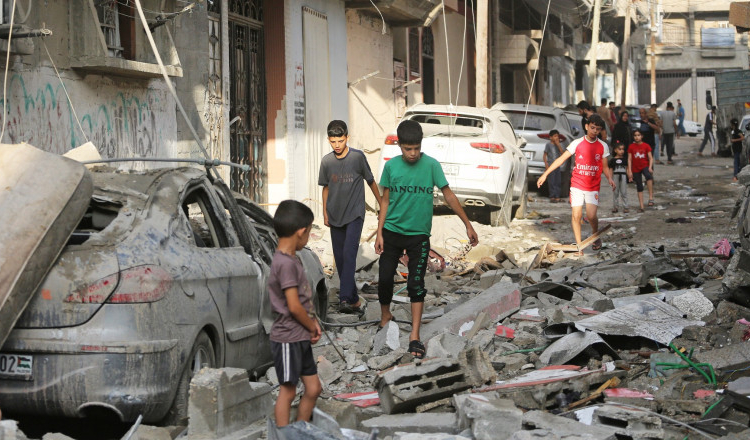 Sute de avocați britanici cer guvernului să nu mai vândă arme Israelului și să facă presiuni pentru încetarea focului