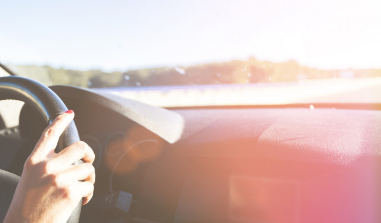 „I s-a făcut rău și a căzut cu capul pe volan”. Femeie în stop cardiac salvată de un polițist în timpul examenului pentru permisul auto