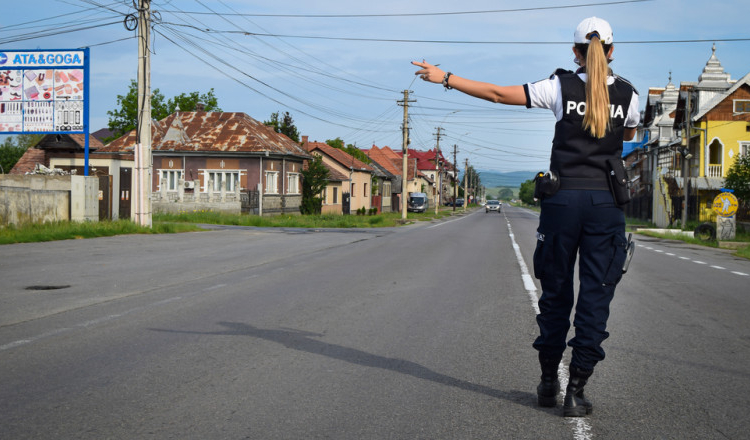 În Bacău, polițiștii l-au prins pe un tânăr de 24 de ani plimbându-se cu o mașină furată în valoare de 70.000 €