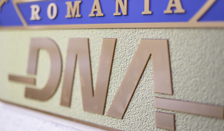 Șefa ITM Bihor, reținută pentru luare de mită. DNA: Primea bani ca să nu dea amenzi pentru „muncă la negru”