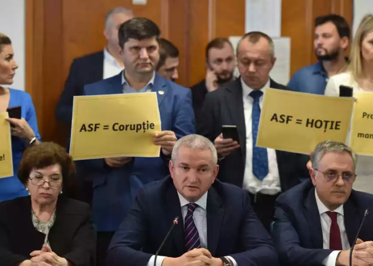 Conducerea și salariații ASF și-au acordat 16 salarii anuale, deși au deja unele din cele mai mari salarii din sectorul public