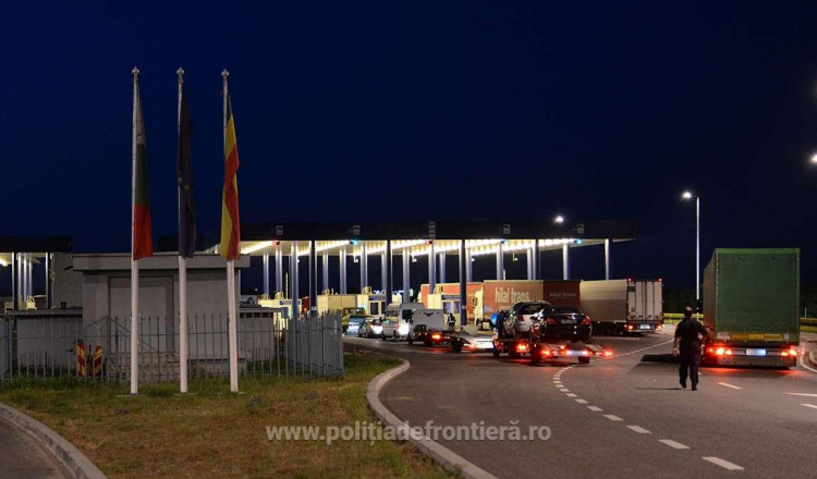 Polițiștii de frontieră au găsit un sirian ascuns în patul din cabina unui șofer de TIR turc