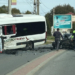 Accident cu 16 victime în Cluj. Un microbuz și o mașină s-au ciocnit, șoferul autoturismului a rămas încarcerat