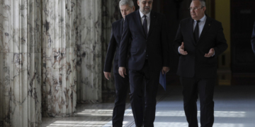 Surse: Guvernul estimează un deficit de 4,5% din PIB pentru 2024. Cele 5 principii în jurul cărora va fi construit bugetul