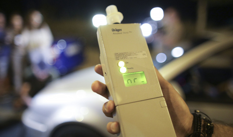 Un bărbat din Argeș a mers la examenul pentru permisul auto mirosind a alcool. A fost respins și a luat și amendă