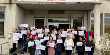 Angajații direcțiilor de sănătate publică, asistență socială și case de pensii protestează. Cer salarii mărite și amenință cu blocajul
