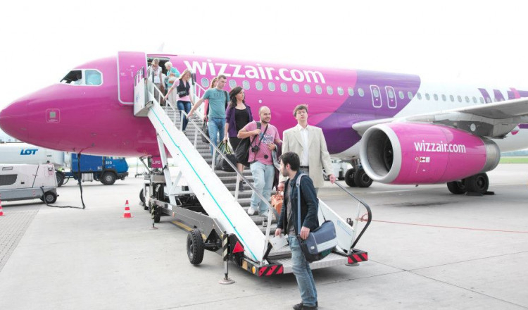 Compania Wizz Air este obligată să rețină la sol aproape un sfert din flota de aeronave