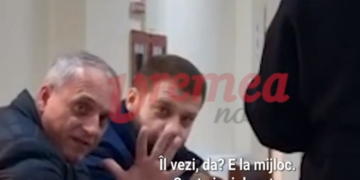 Gest obscen al vicepreședintelui CJ Vaslui: „Sunt cinci degete. Dacă mă mai filmezi, ți-l arăt pe ăla din mijloc”