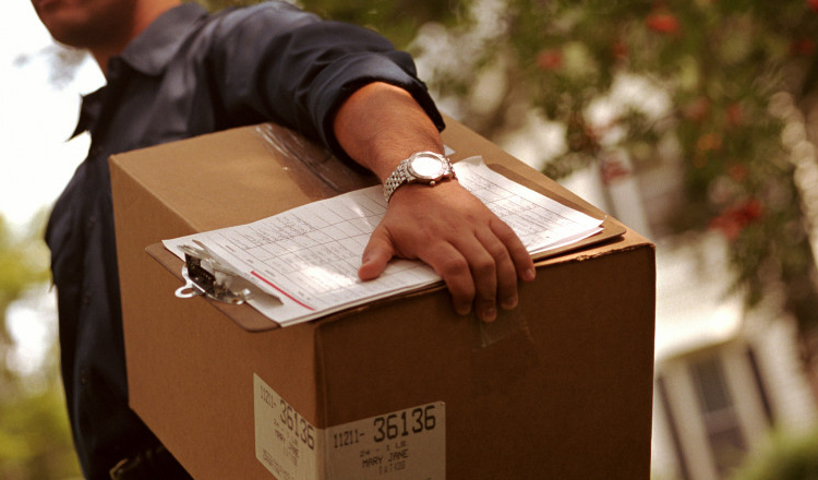 Un curier din Maramureș a fugit cu toți banii încasați de Black Friday. A apucat să cheltuie doar 800 din cei 150.000 de lei furați