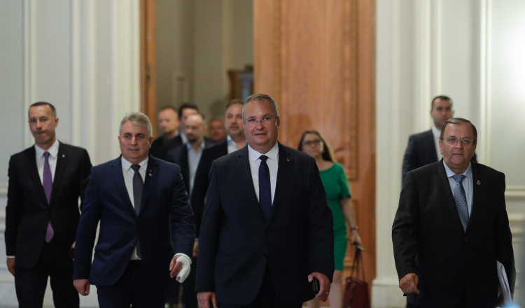 Sondaj comandat de PNL: Liberalii sunt în fața AUR cu un procent. Partidul lui Șoșoacă ar avea 6%. Ce partide nu fac pragul