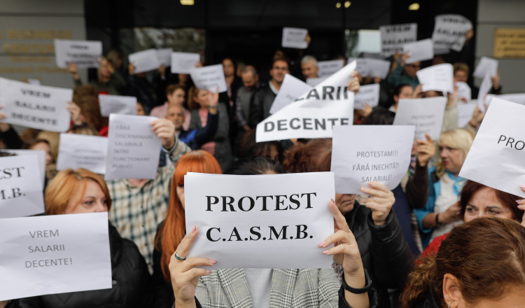 Continuă protestele la casele de asigurări de sănătate. Angajații acoperă doar urgențele
