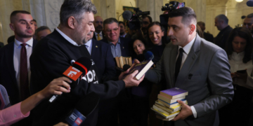 Simion l-a hărțuit pe Ciolacu de ziua lui. „I-am dat Harry Potter să citească că am înţeles că a luat Bac-ul mai târziu domnul Ciolacu”