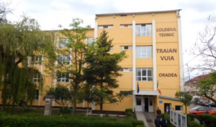 Motivul pentru care eleva de 16 ani din Oradea a înjunghiat un pedagog, chiar în biroul directoarei. Fata avea bursă de merit