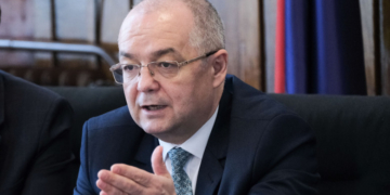 Emil Boc: România se sufoca administrativ, nu poate funcționa cu peste 3.000 de UAT-uri. Risipa pe care o avem astăzi este de netolerat