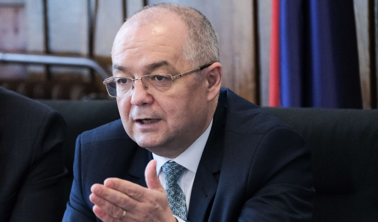Emil Boc: România se sufoca administrativ, nu poate funcționa cu peste 3.000 de UAT-uri. Risipa pe care o avem astăzi este de netolerat