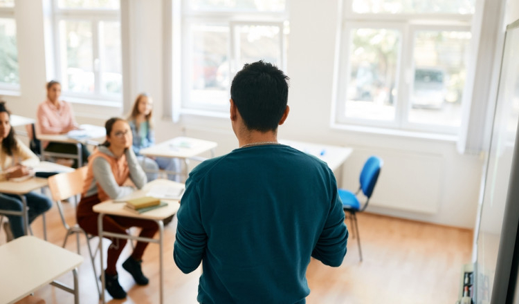 Membru UDMR, consilier municipal și fost profesor, acuzat că a abuzat sexual mai multe eleve, timp de 20 de ani