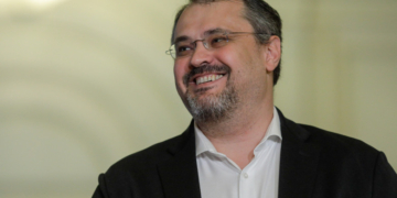 După ce Ciolacu a spus că n-a găsit PNRR-ul în Guvern, Ghinea îl face „prost”: A zis că mă invită să vorbim, n-a mai dat niciun telefon
