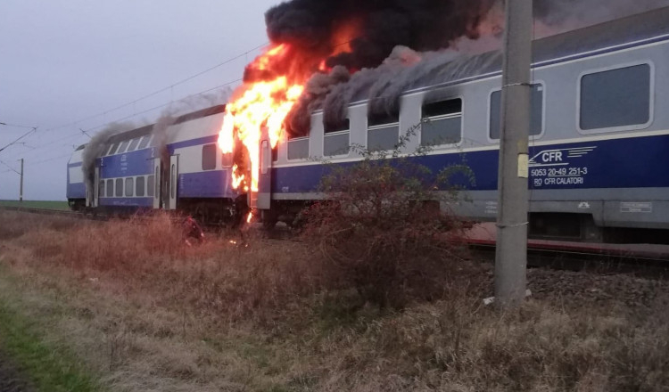 Un tren care a plecat din Iași spre Tecuci a luat foc în gara Bârnova. 110 persoane au fost evacuate