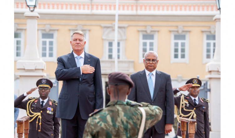 Klaus Iohannis l-a decorat pe preşedintele Republicii Cabo Verde cu Ordinul „Steaua României”