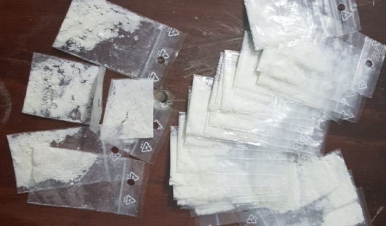 Anchetă la Constanţa, după ce pe plajă a fost găsit un pachet cu o substanţă albă, susceptibilă a fi drog