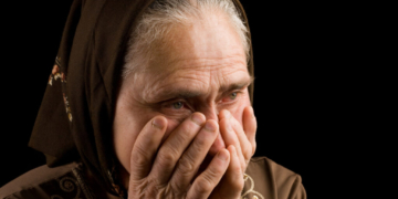Legea pensiilor – Femeile şi bărbaţii ies la pensie la 65 de ani