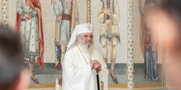 Mesajul de Crăciun al patriarhului Daniel: „Să arătăm iubire milostivă şi solidaritate faţă de toţi oamenii”