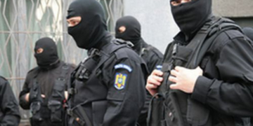 Percheziţii la persoane care au primit bani să cumpere maşini din străinătate şi nu le-au mai livrat clienţilor