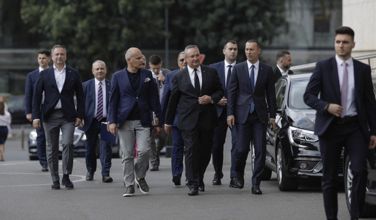 Ciucă, despre decizia CEDO în cazul cuplurilor de același sex: PNL susține familia tradițională și credința în Dumnezeu