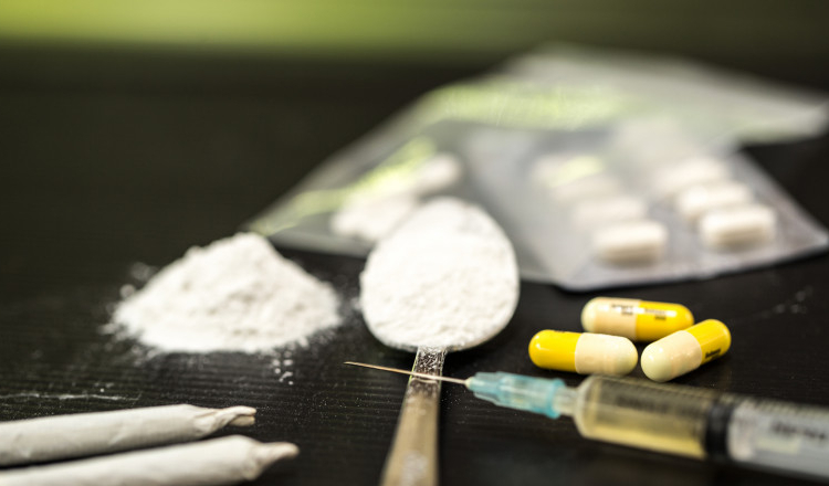 Doi membri ai clanului „Cocalarii”, condamnaţi pentru trafic de droguri, au fost prinşi în Bucureşti