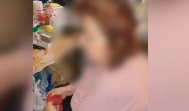 Șase bătrâni din București căsătoriți cu forța și sechestrați pentru bani și case. 10 persoane au fost reținute