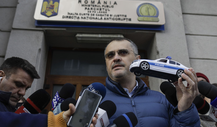 Cristian Ghinea a depus plângere la DNA împotriva deciziei de clasare a dosarului „BMW-uri pentru Poliție”