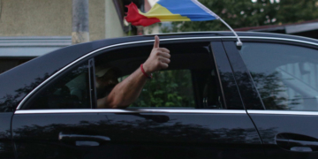 Aproape 70% dintre români declară că au rude plecate din țară. Câți dintre aceștia primesc bani din străinătate. Sondaj INSCOP