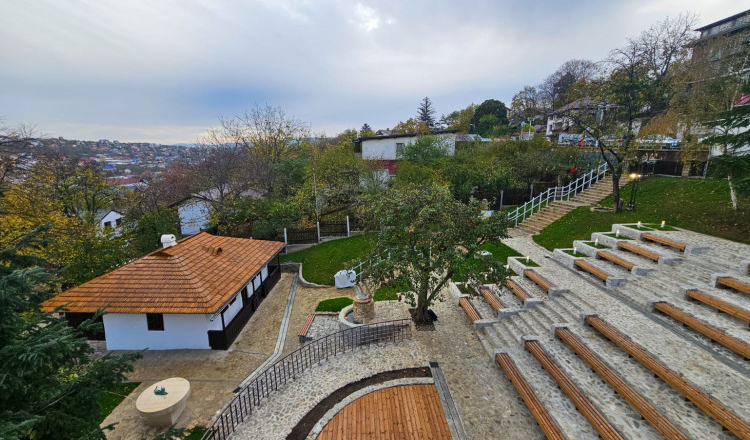 Redeschiderea Bojdeucii lui Creangă. Alexe: Turiştii nu vor găsi termopane, faianţă/ ÎPS Teofan: O minune naşte întotdeauna discuții