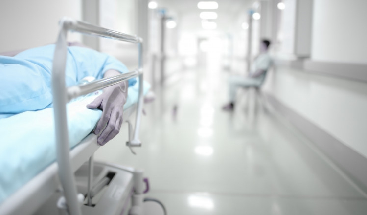 O pacientă care intrase în stop cardiorespirator a murit după ce liftul Spitalului Județean din Slatina s-a blocat