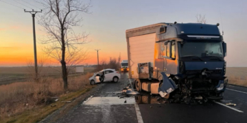 Trei morți într-un grav accident în Ialomița, între trei mașini și un TIR