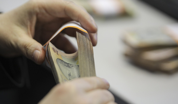 Salariul minim în 2024. Guvernul, sindicatele și patronatele au avut fiecare câte o propunere, dar în final nu s-au înțeles