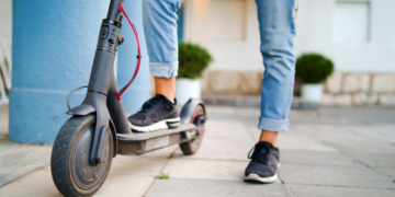 Proiectul de lege care vizează obligaţia asigurării RCA a trotinetelor şi bicicletelor electrice, discutat în ședința de guvern de joi