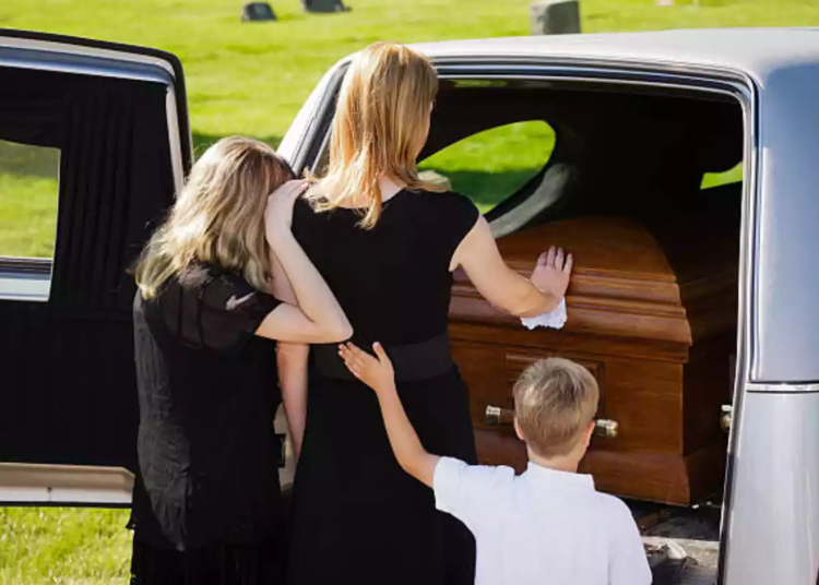 Sfaturi pentru a trece mai usor peste decesul unei persoane dragi