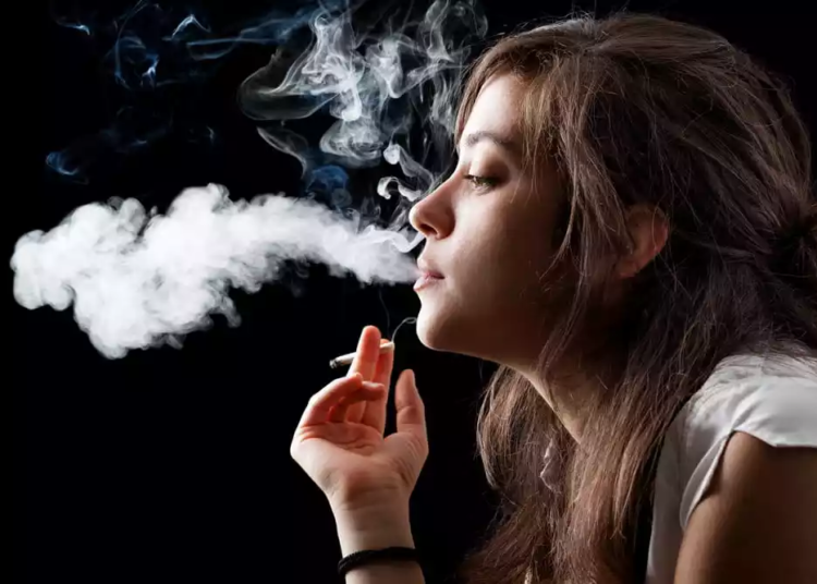 Senatul adoptă noi măsuri împotriva fumatului. Amenzile ajung până la 10.000 de lei