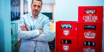 Ca să rămână cu permisul, patronul care produce berea Csiki Sör a cerut imunitate în România ca diplomat maghiar