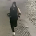 Taximetrist jefuit de un tânăr, în București, sub ochii trecătorilor care nu intervin. Imagini surprinse de camerele de supraveghere