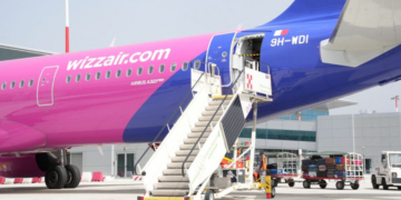 Peste 40 de pasageri au rămas pe aeroportul din Brașov, pentru că Wizz Air a trimis un avion prea mic