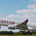 Un pilot și echipajul său au rămas blocați în lift pe un aeroport din Marea Britanie. Au fost scoși de pompieri după 3 ore
