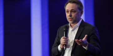 Alin Mituţa: Ministrul Agriculturii îi ia de proşti pe fermieri şi pasează spre Bruxelles responsabilitatea pentru incompetența sa